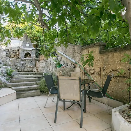 Apartman By The Sea - 21995 Trogir
