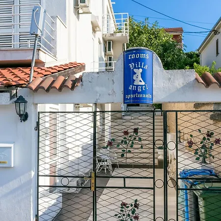 By The Sea - 21995 * تروغير