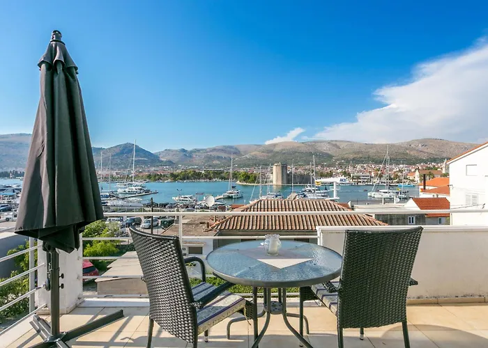 By The Sea - 21995 Apartman *