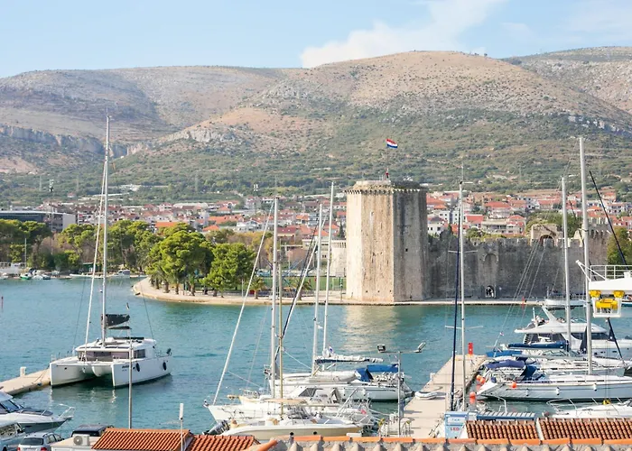 Apartman By The Sea - 21995 Trogir