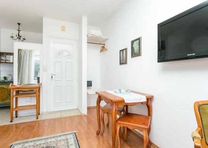 By The Sea - 21995 トロギール