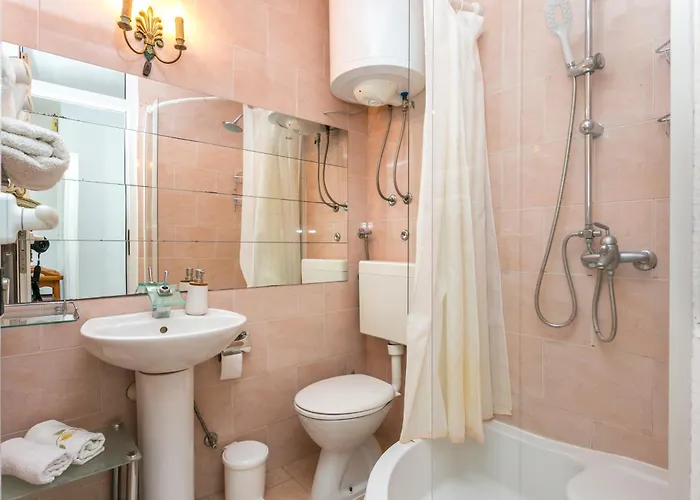 By The Sea - 21995 Apartman