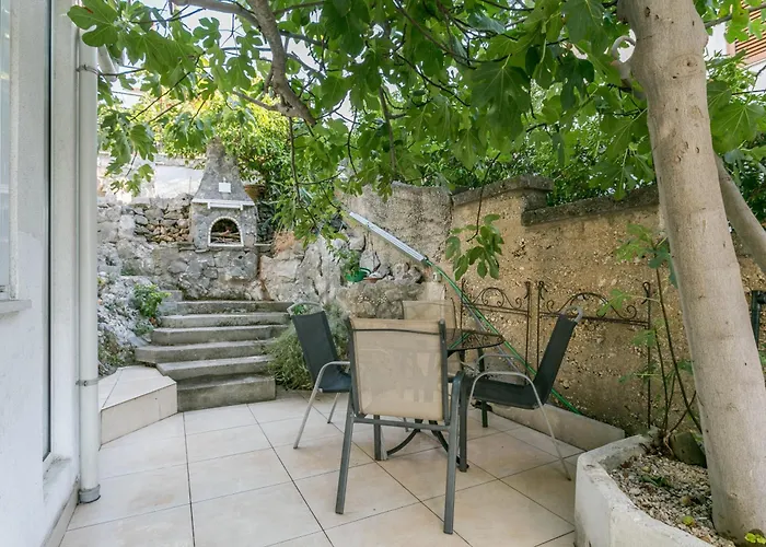 Apartman By The Sea - 21995 Trogir