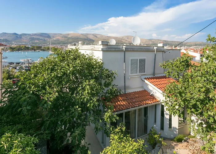 By The Sea - 21995 トロギール